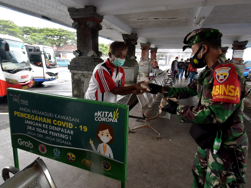 Bakti Sosial TNI Di Denpasar