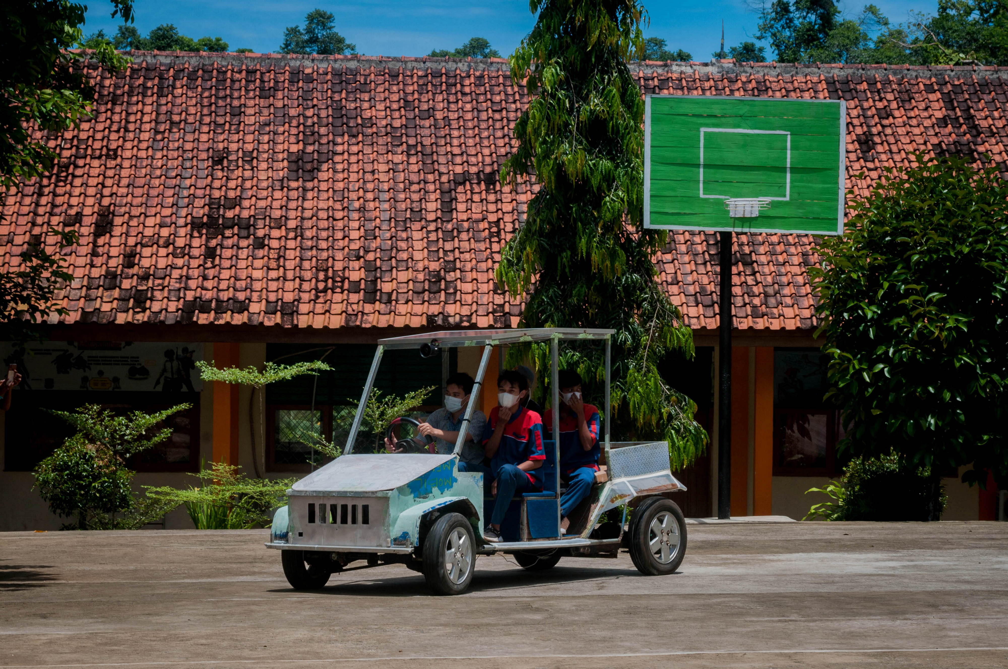 Pelajar Mengembangkan Mobil Listrik