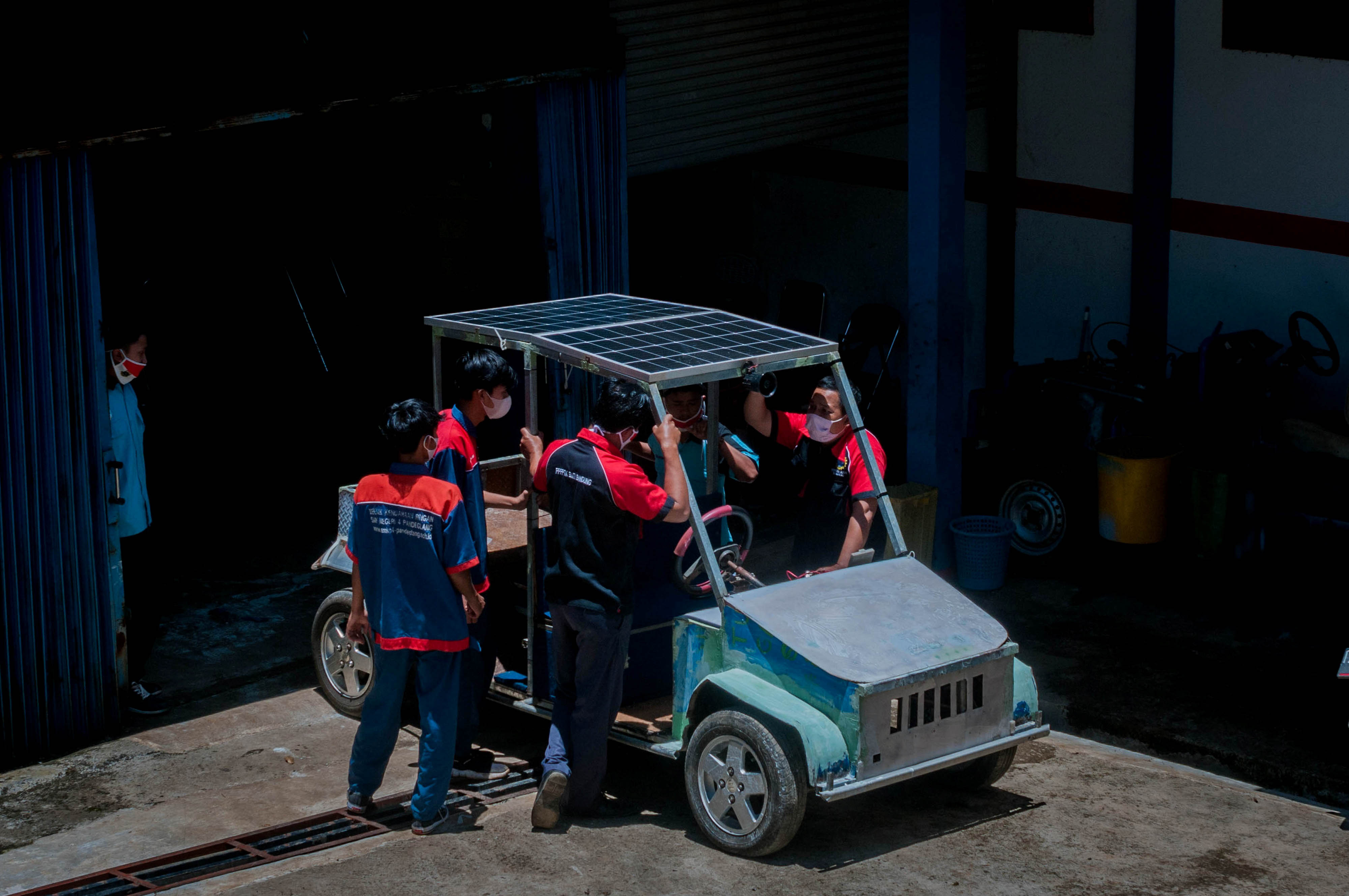 Pelajar Mengembangkan Mobil Listrik