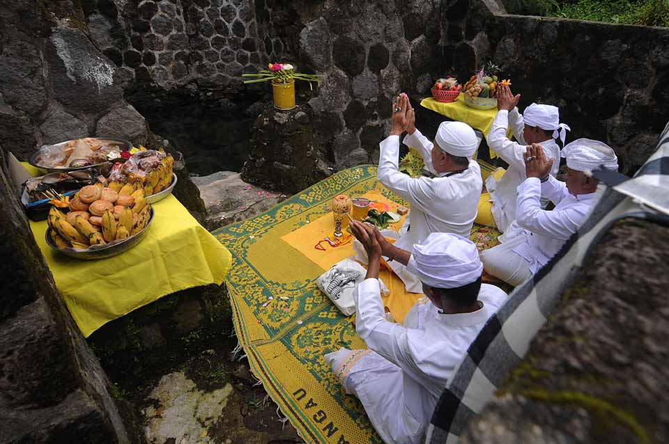 Prosesi Mendak Tirta Umat Hindu