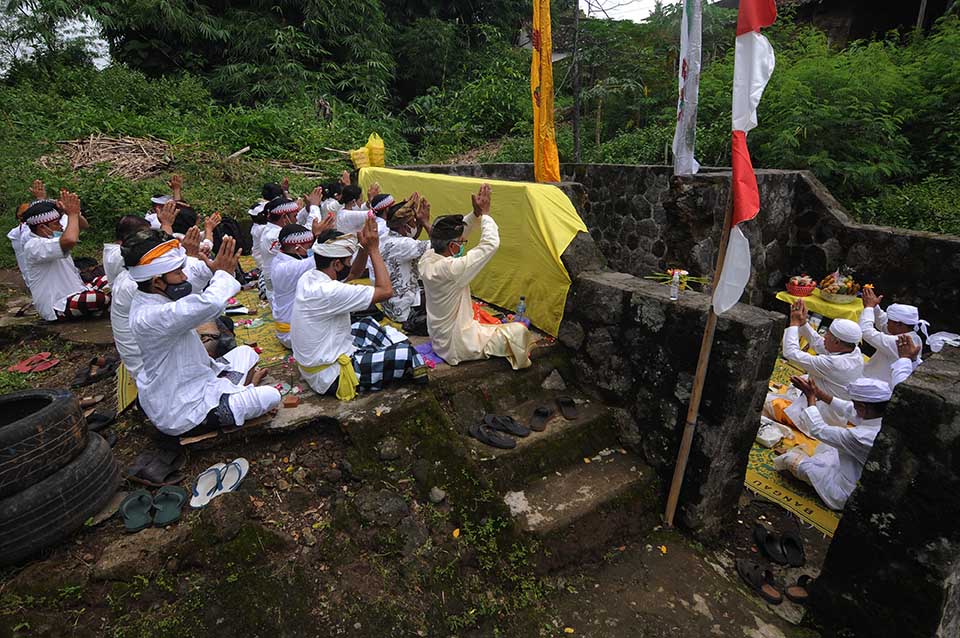 Prosesi Mendak Tirta Umat Hindu