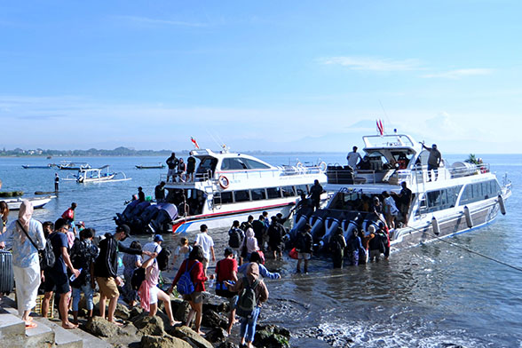 Penyeberangan Kapal Cepat Jelang Nyepi