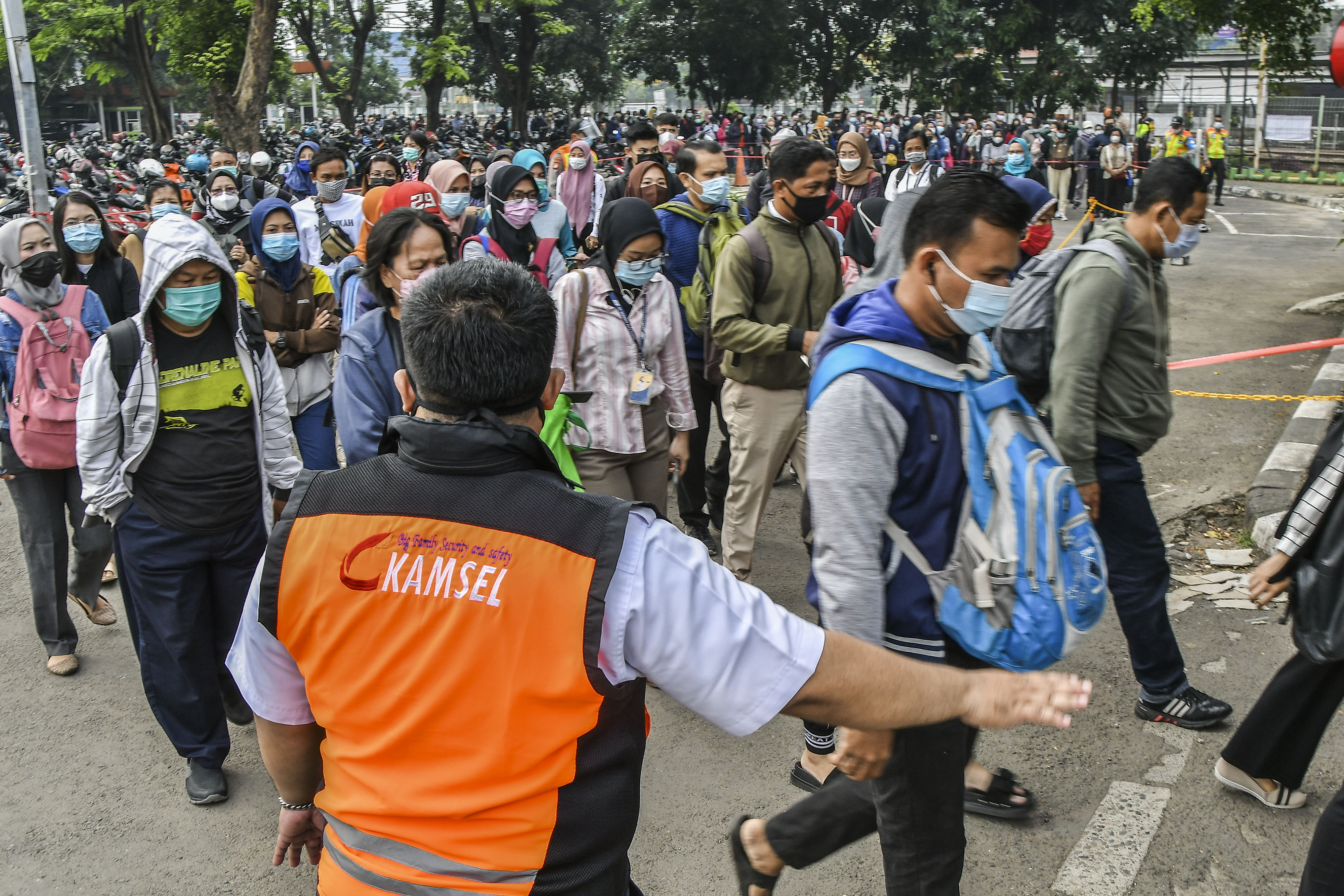 Vaksinasi Covid-19 untuk Pekerja Transportasi Umum