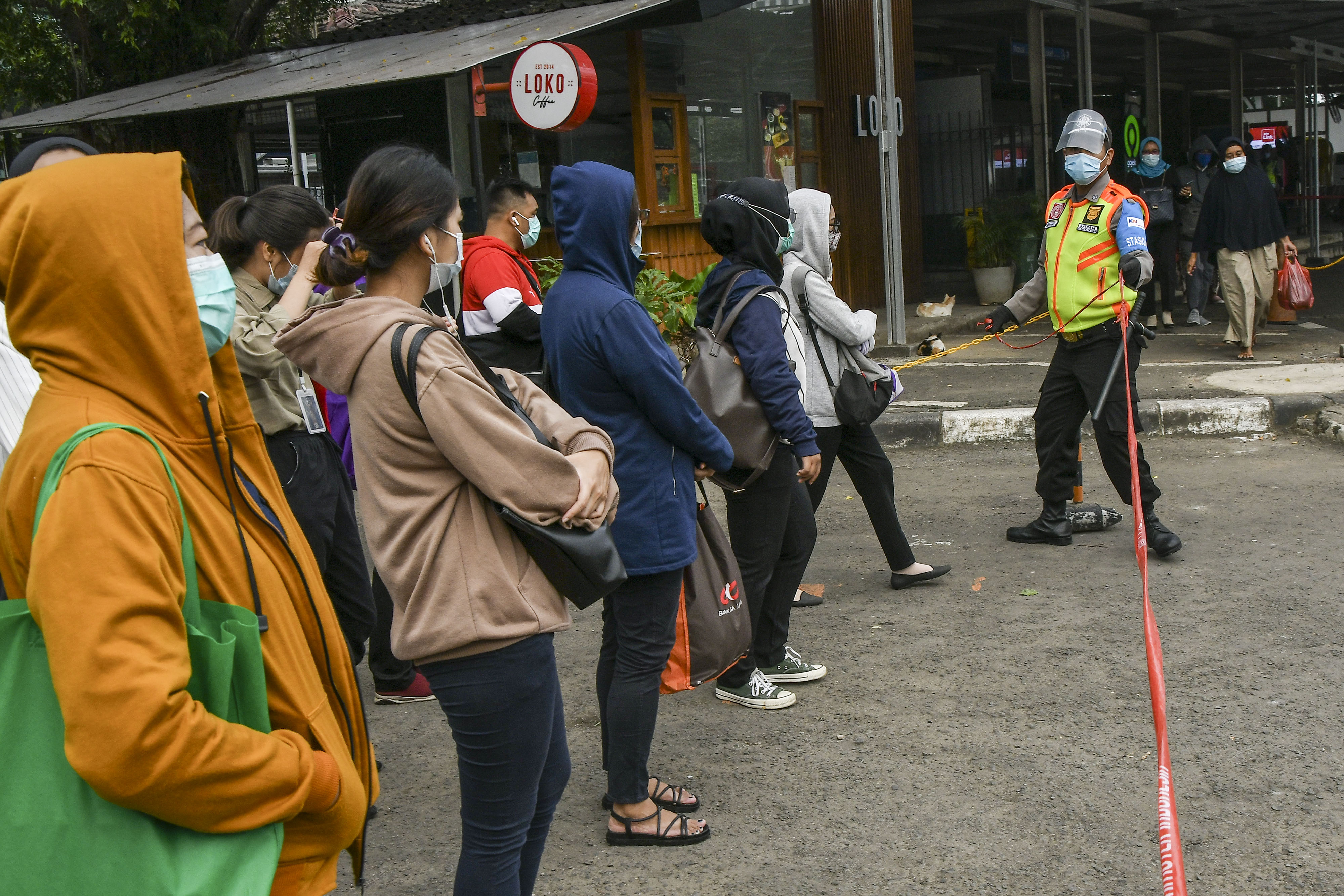 Vaksinasi Covid-19 untuk Pekerja Transportasi Umum