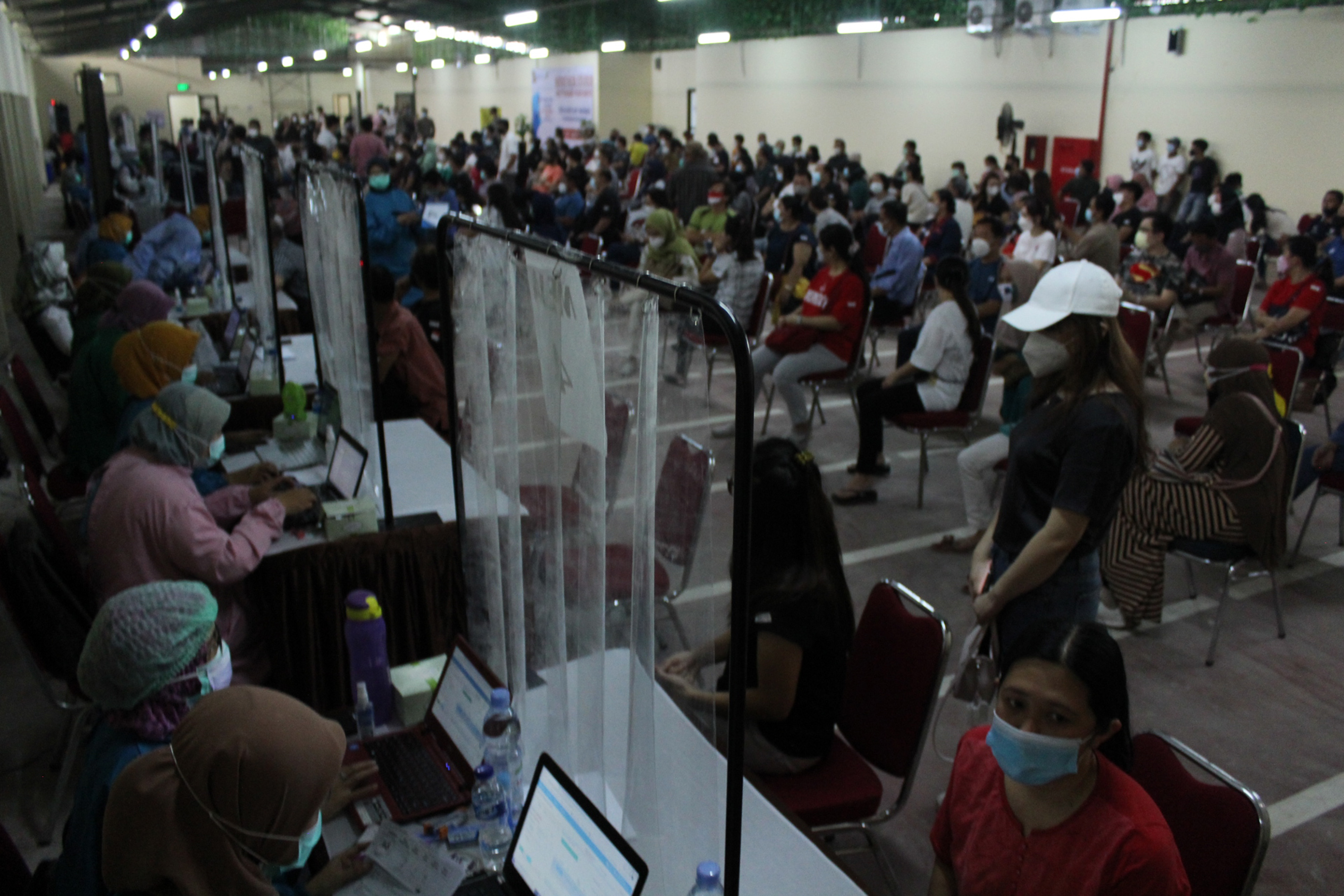 Vaksinasi Covid-19 untuk Pedagang Pasar di Kota Bogor