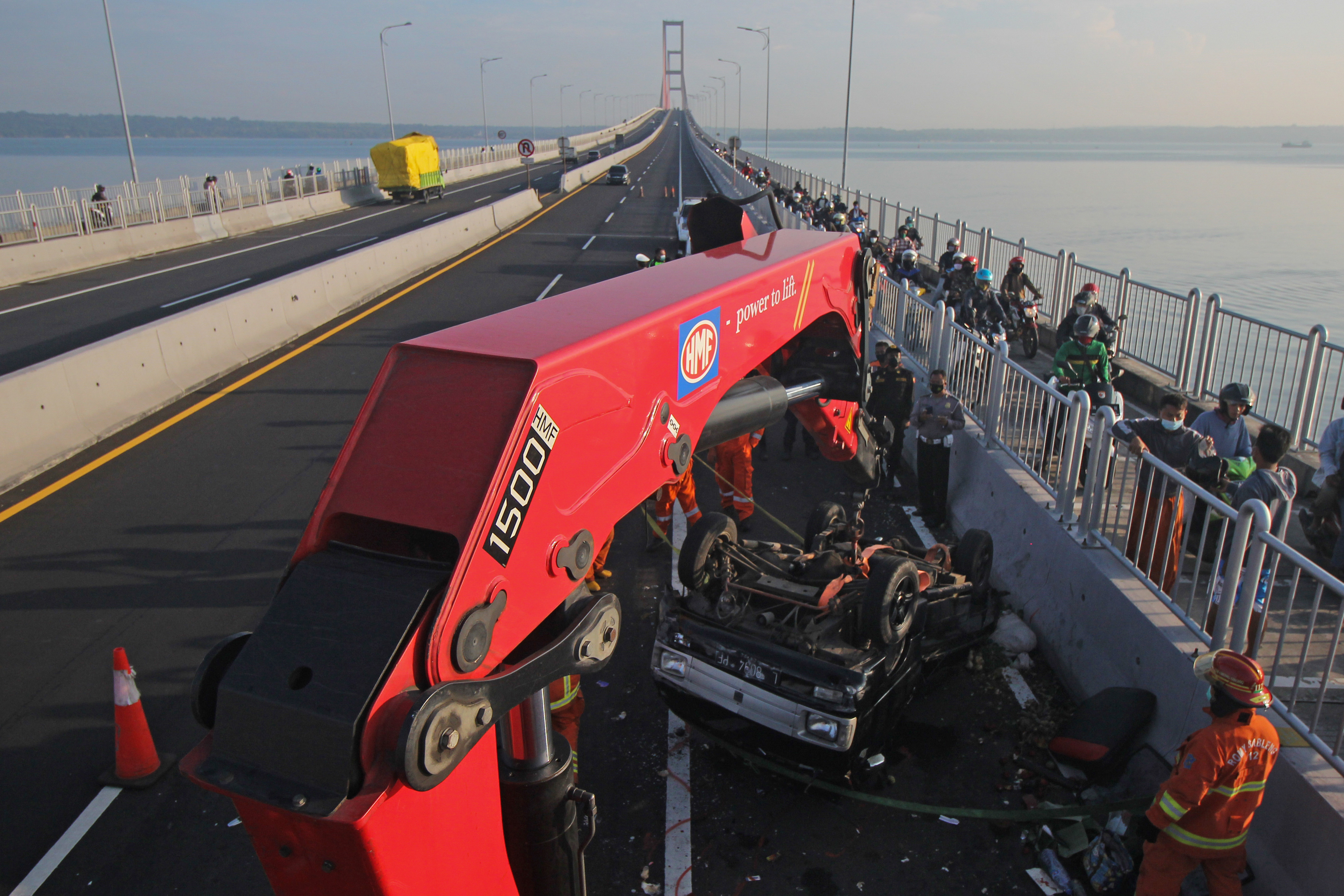 Kecelakaan di Jembatan Suramadu