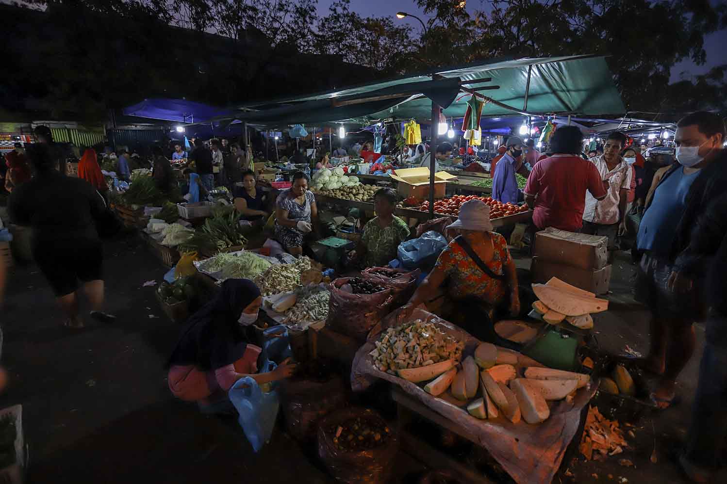 Pedagang di Pasar Masih Abaikan Protokol Kesehatan