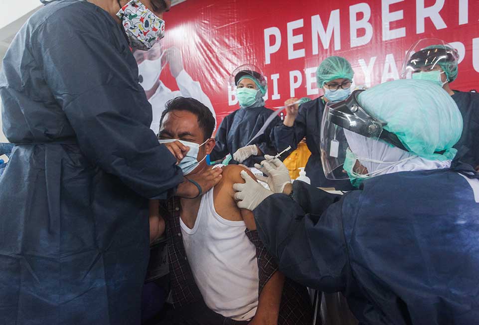 Vaksinasi Masal Bagi Pelayan Publik di Provinsi Kalteng