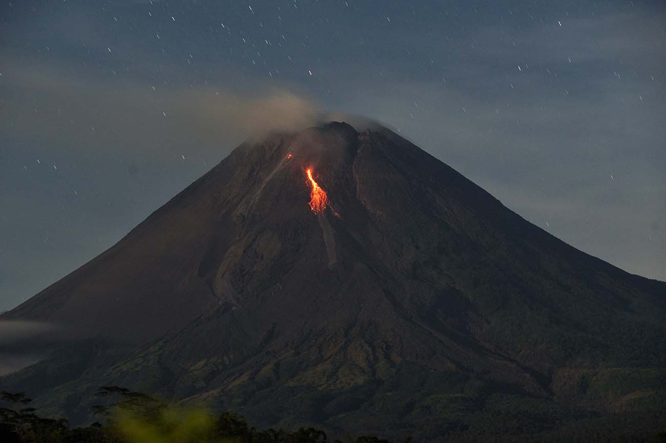 Guguran Lava Pijar Gunung Merapi