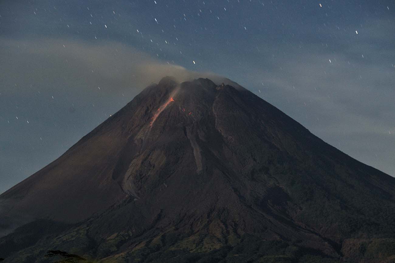  Guguran Lava Pijar Gunung Merapi