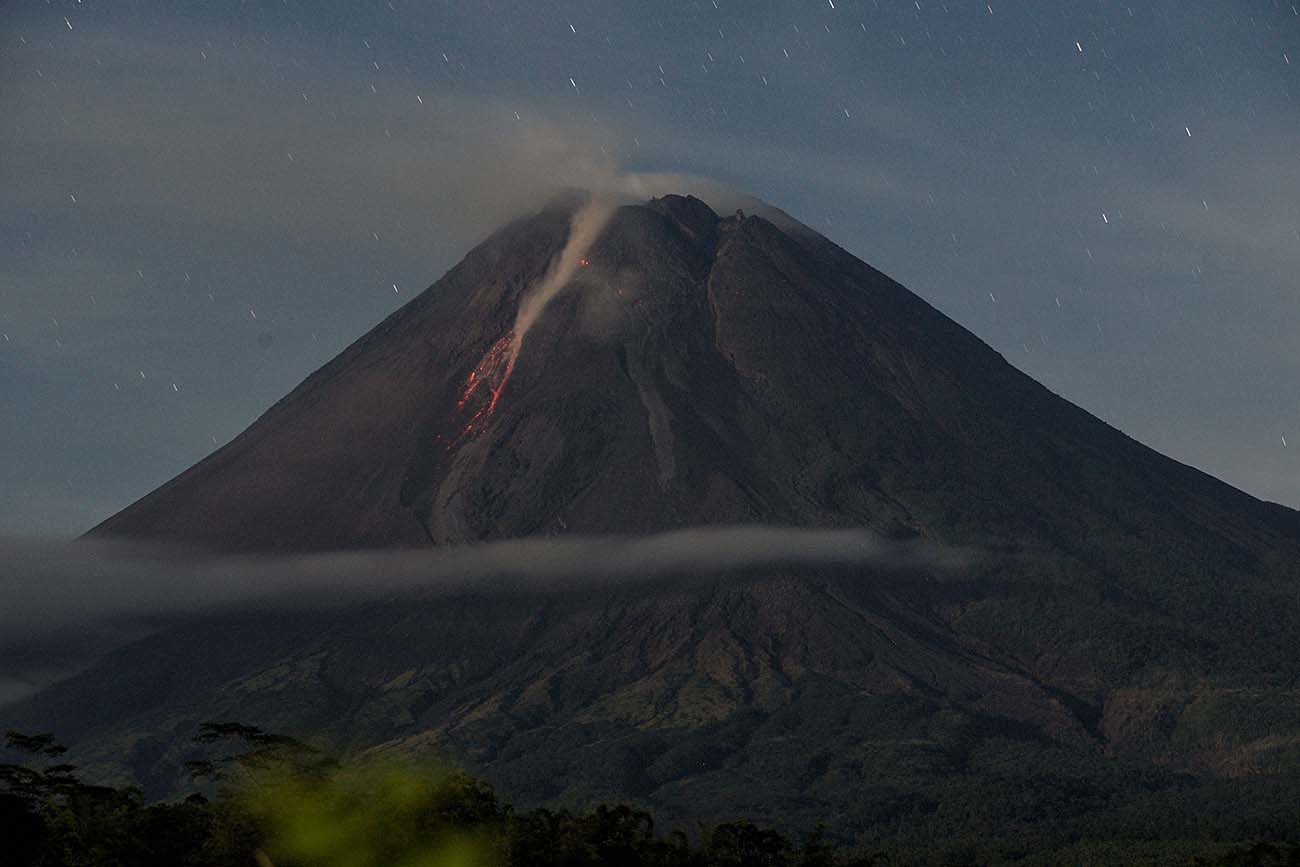  Guguran Lava Pijar Gunung Merapi
