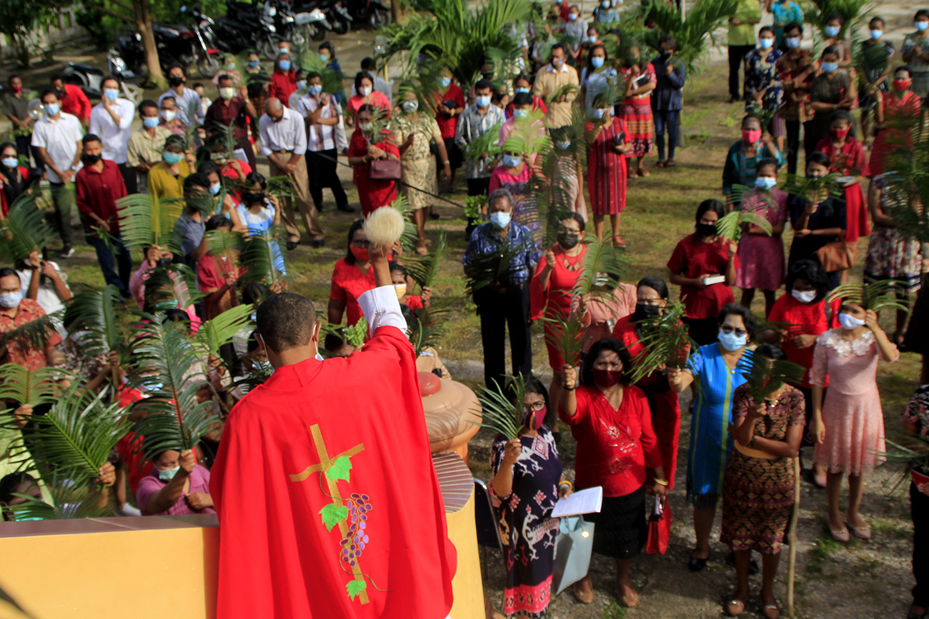 Misa Minggu Palma di Kupang