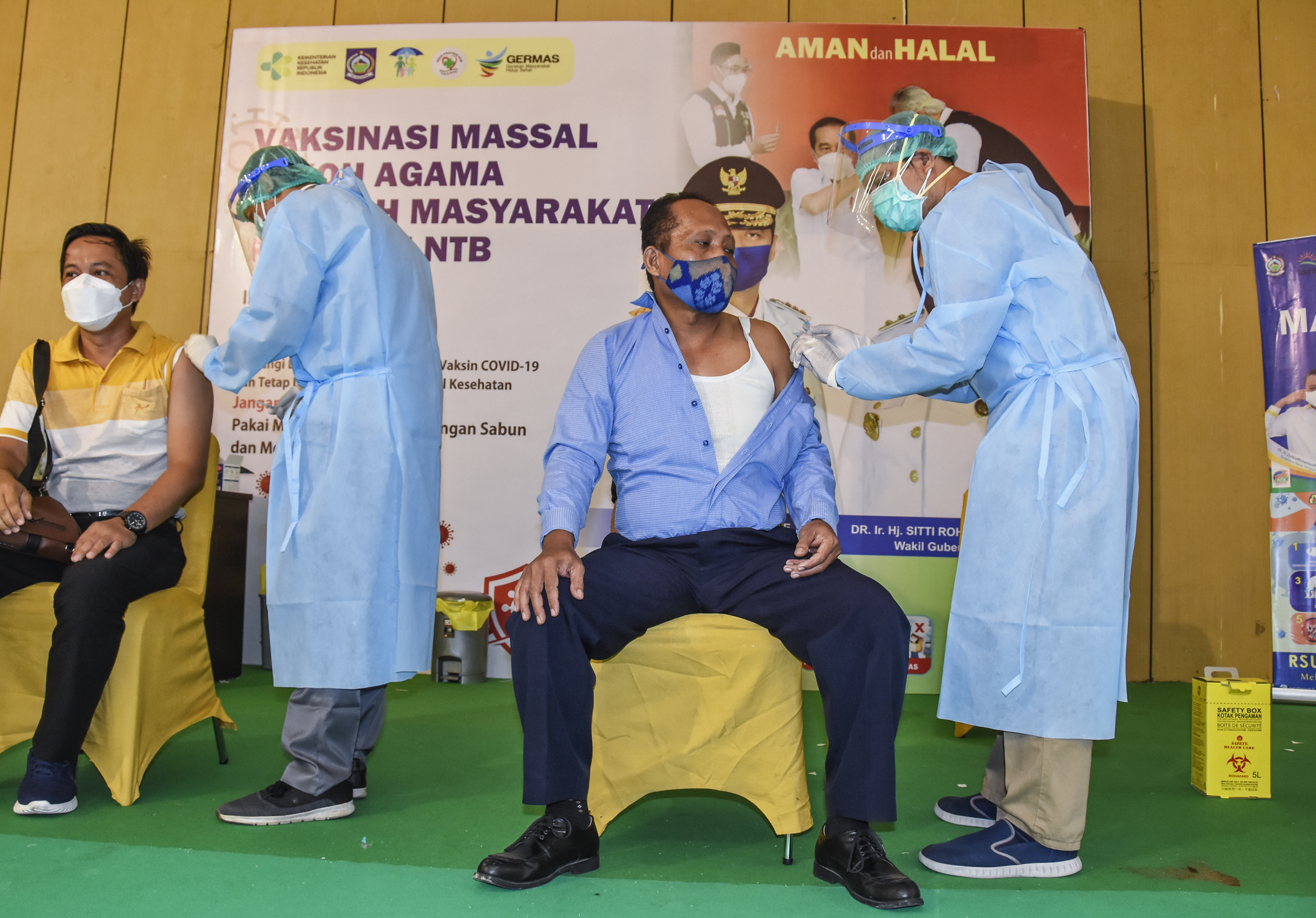Vaksinasi Covid-19 Massal di NTB