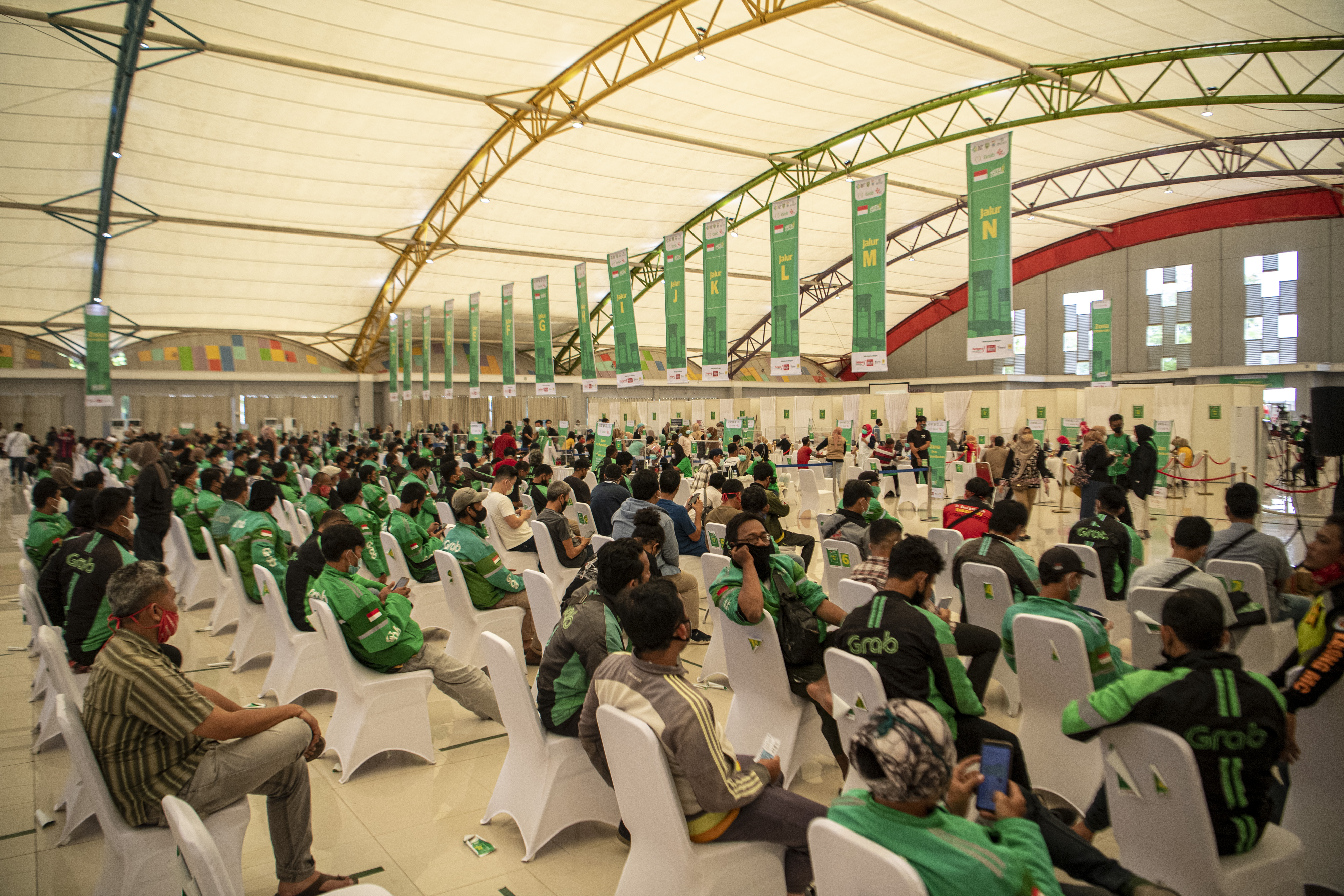 Vaksinasi Covid-19 Bagi Pengemudi Ojek Daring dan Lansia