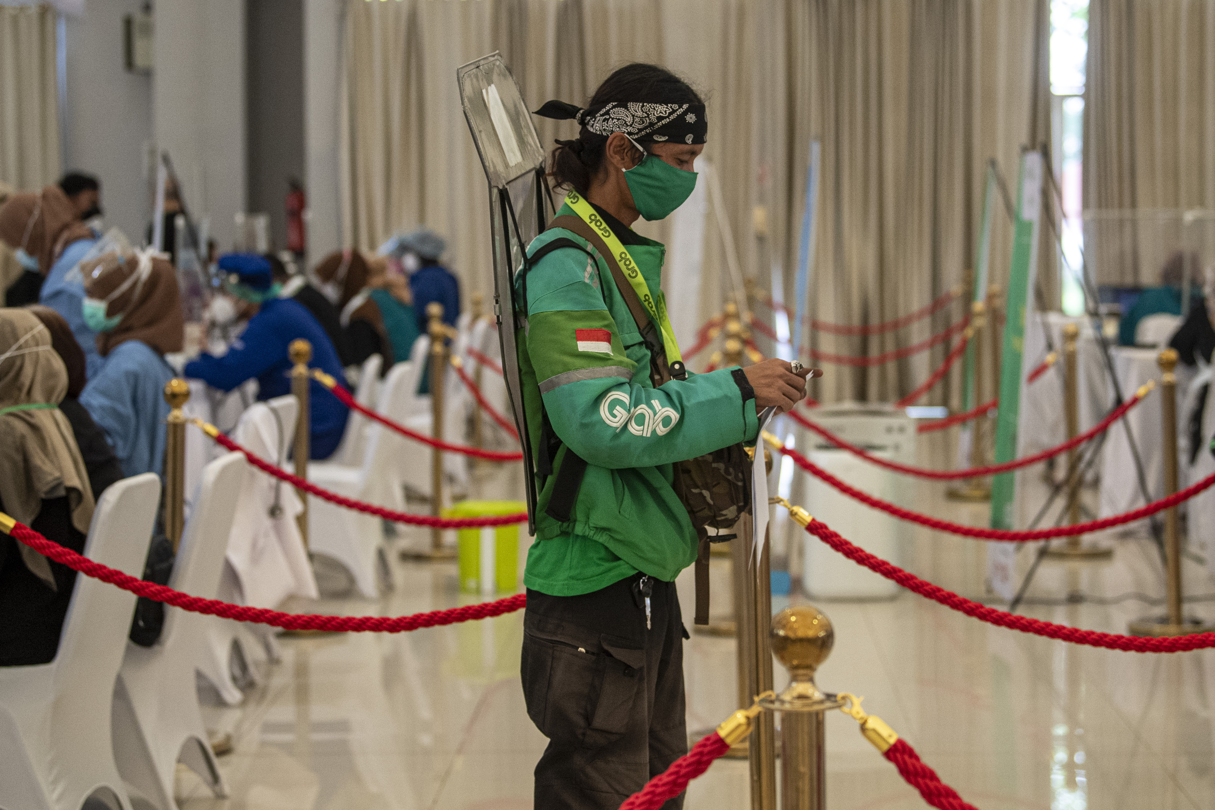 Vaksinasi Covid-19 Bagi Pengemudi Ojek Daring dan Lansia