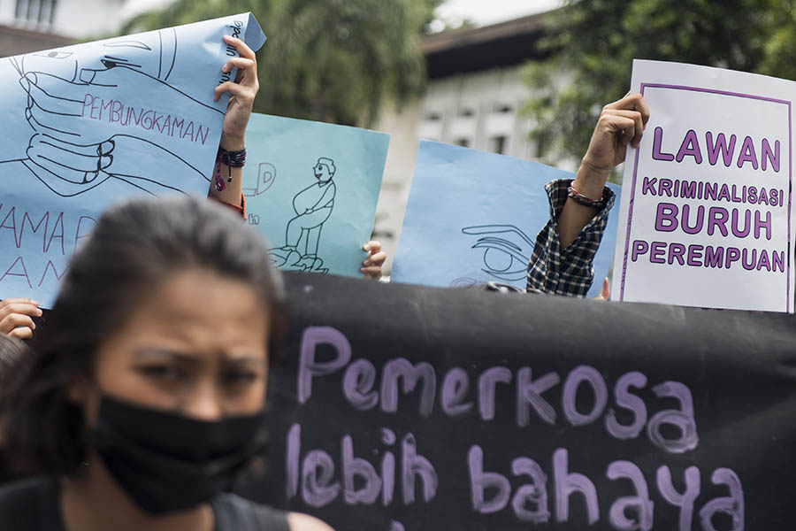Tuntut Perlindungan Hak Kesehatan Reproduksi Perempuan 