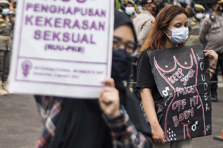 Tuntut Perlindungan Hak Kesehatan Reproduksi Perempuan 