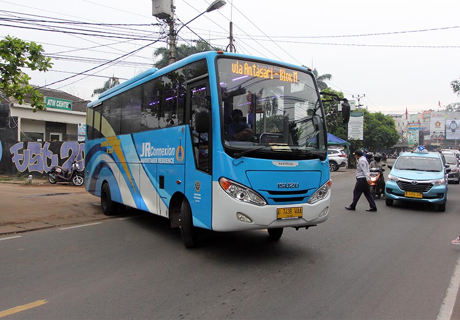 Antusiasme Warga Gunakan Bus JR Connexion dari Sawangan 