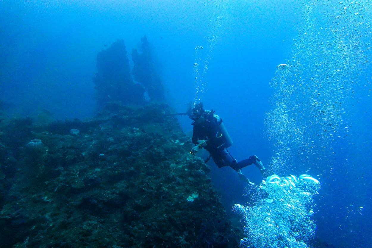 Bangkai Kapal Peninggalan Perang Dunia II