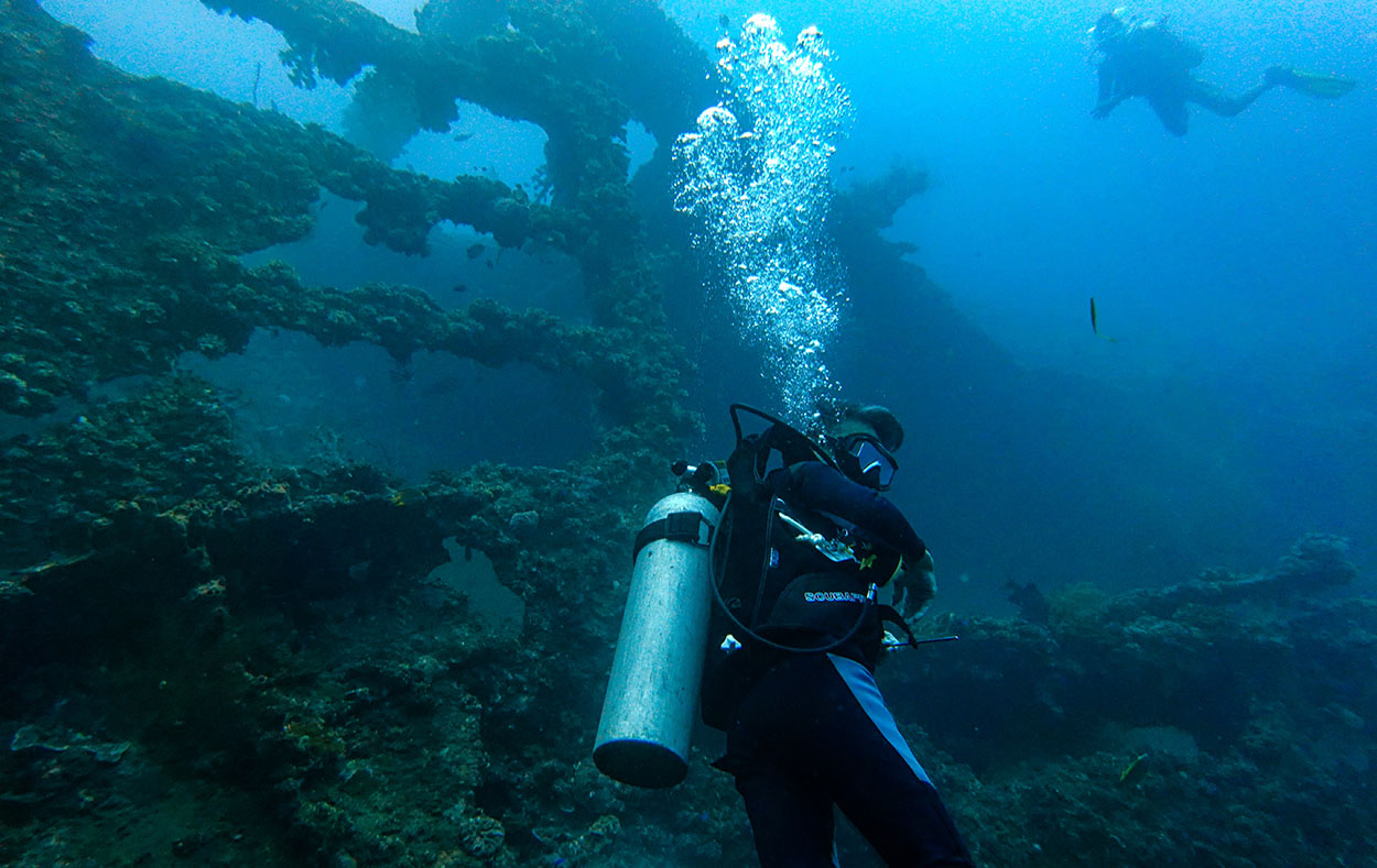 Bangkai Kapal Peninggalan Perang Dunia II