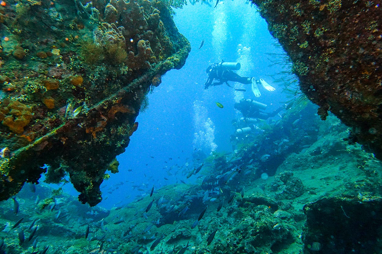 Bangkai Kapal Peninggalan Perang Dunia II