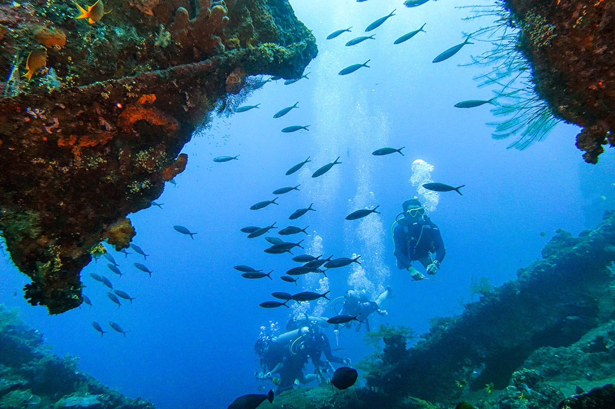 Bangkai Kapal Peninggalan Perang Dunia II
