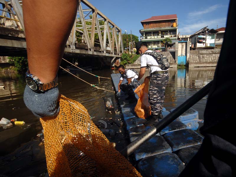 Aksi Bersih Sungai Oleh Lantamal VIII Manado
