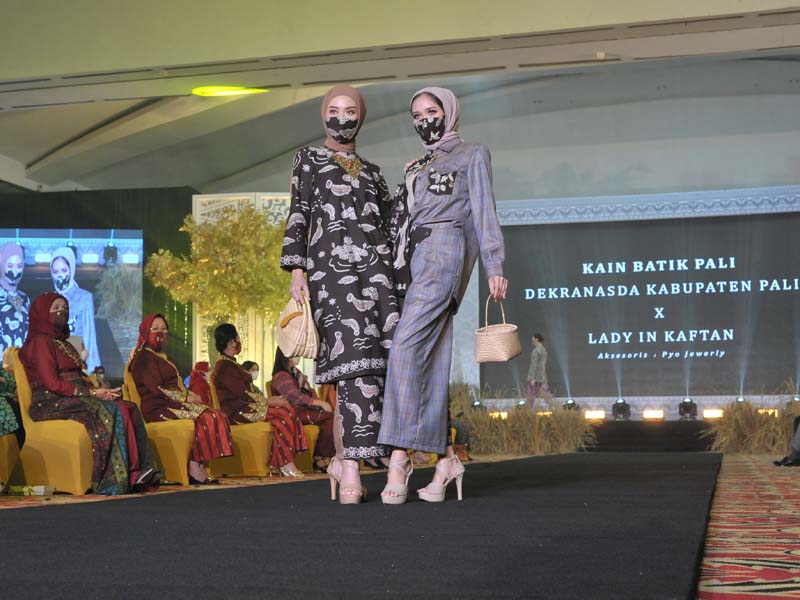 Fashion Show Kain Khas Sumsel