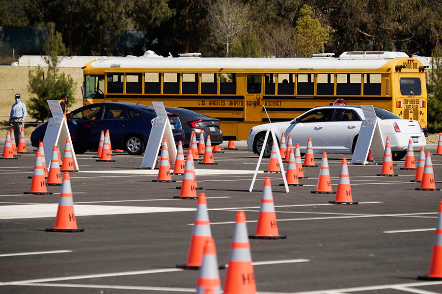 Vaksinasi Guru Agar April 2021 Semua Sekolah Dibuka Kembali 