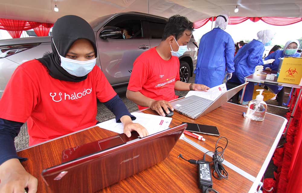 Pos Layanan Vaksinasi Drive Thru 