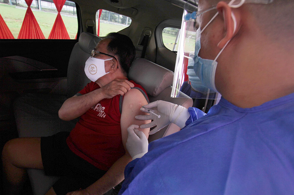 Pos Layanan Vaksinasi Drive Thru 