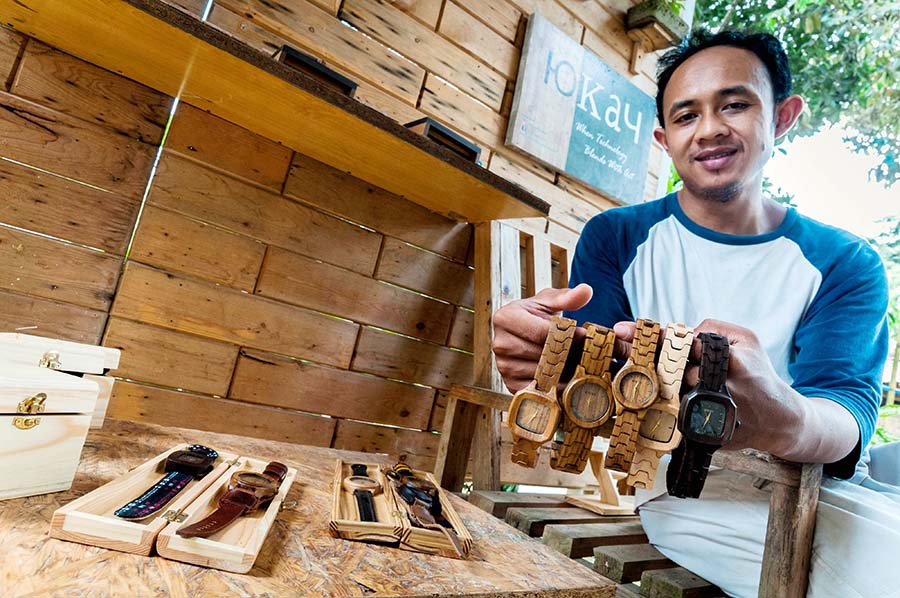 Ekspor Jam Tangan Kayu ke Belanda, Singapura, dan Afrika Selatan 
