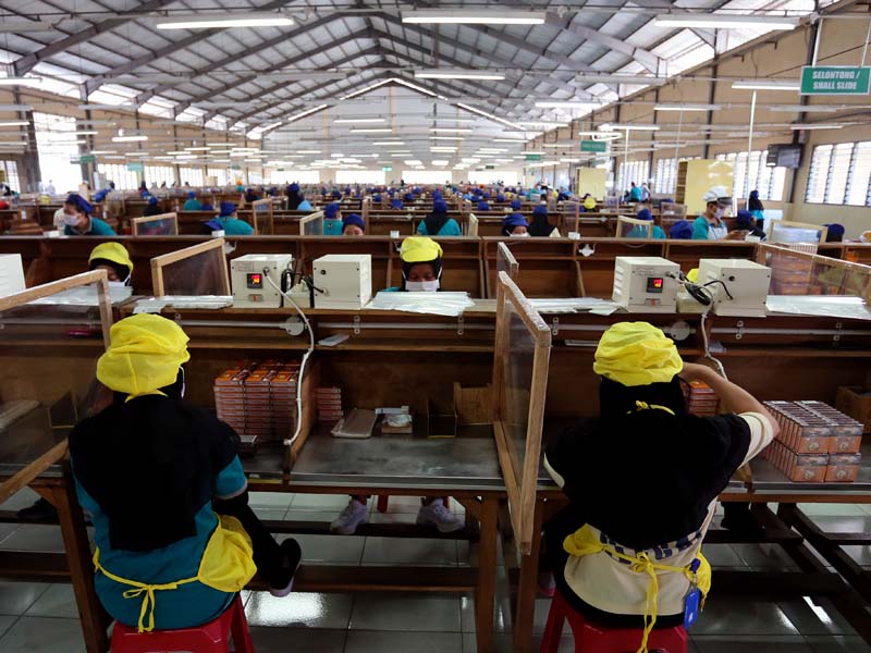 Produksi Industri Hasil Tembakau Awal 2021 Turun