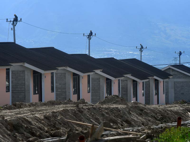 Pemasangan Jaringan Listrik Di Hunian Penyintas Bencana