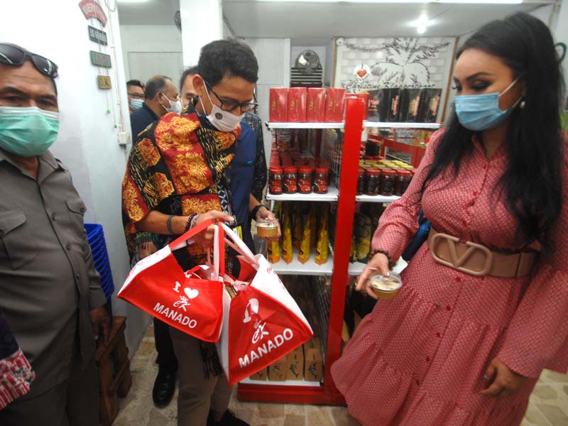 Menteri Pariwisata Kunjungi Pusat Oleh-Oleh Manado