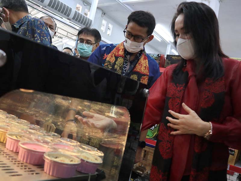 Menteri Pariwisata Kunjungi Pusat Oleh-Oleh Manado