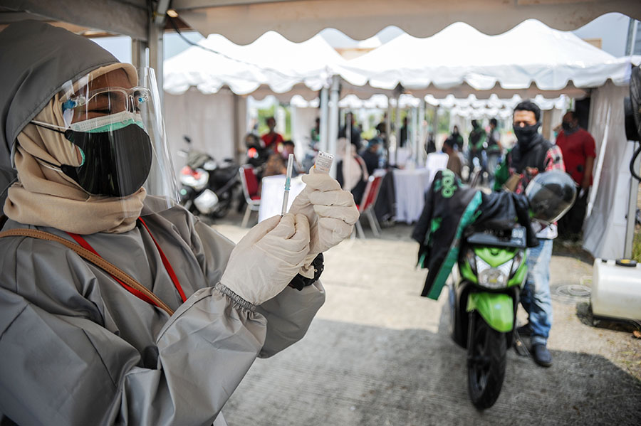 Vaksinasi Bagi Pengemudi Ojek Daring di Bandung 