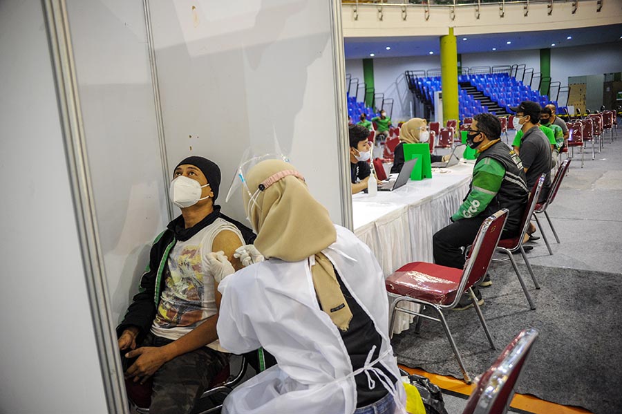 Vaksinasi Bagi Pengemudi Ojek Daring di Bandung 