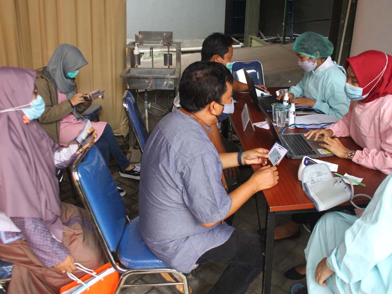 Vaksinasi Tenaga Pengajar Di Malang