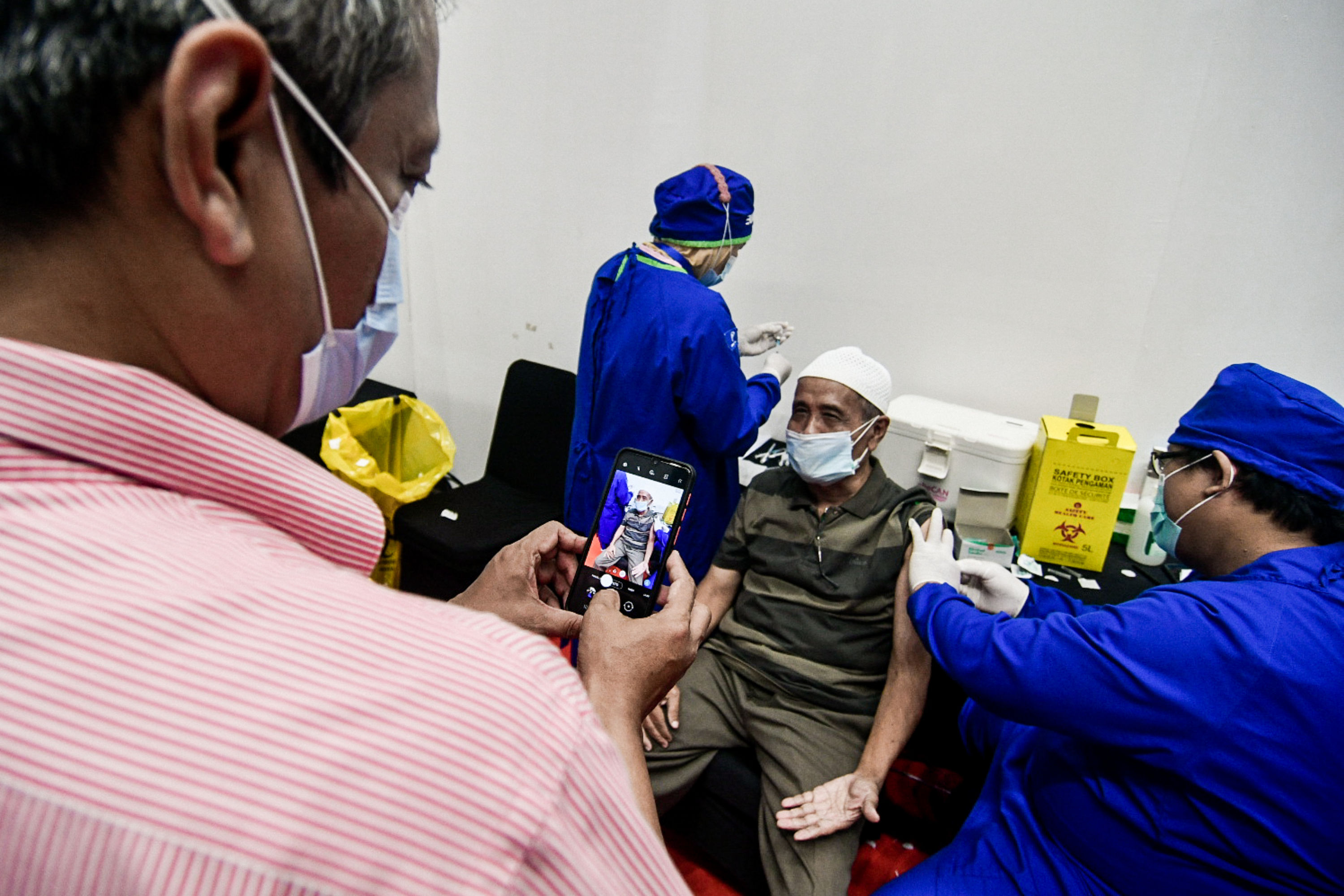 Sentra Vaksinasi Bersama untuk Lansia