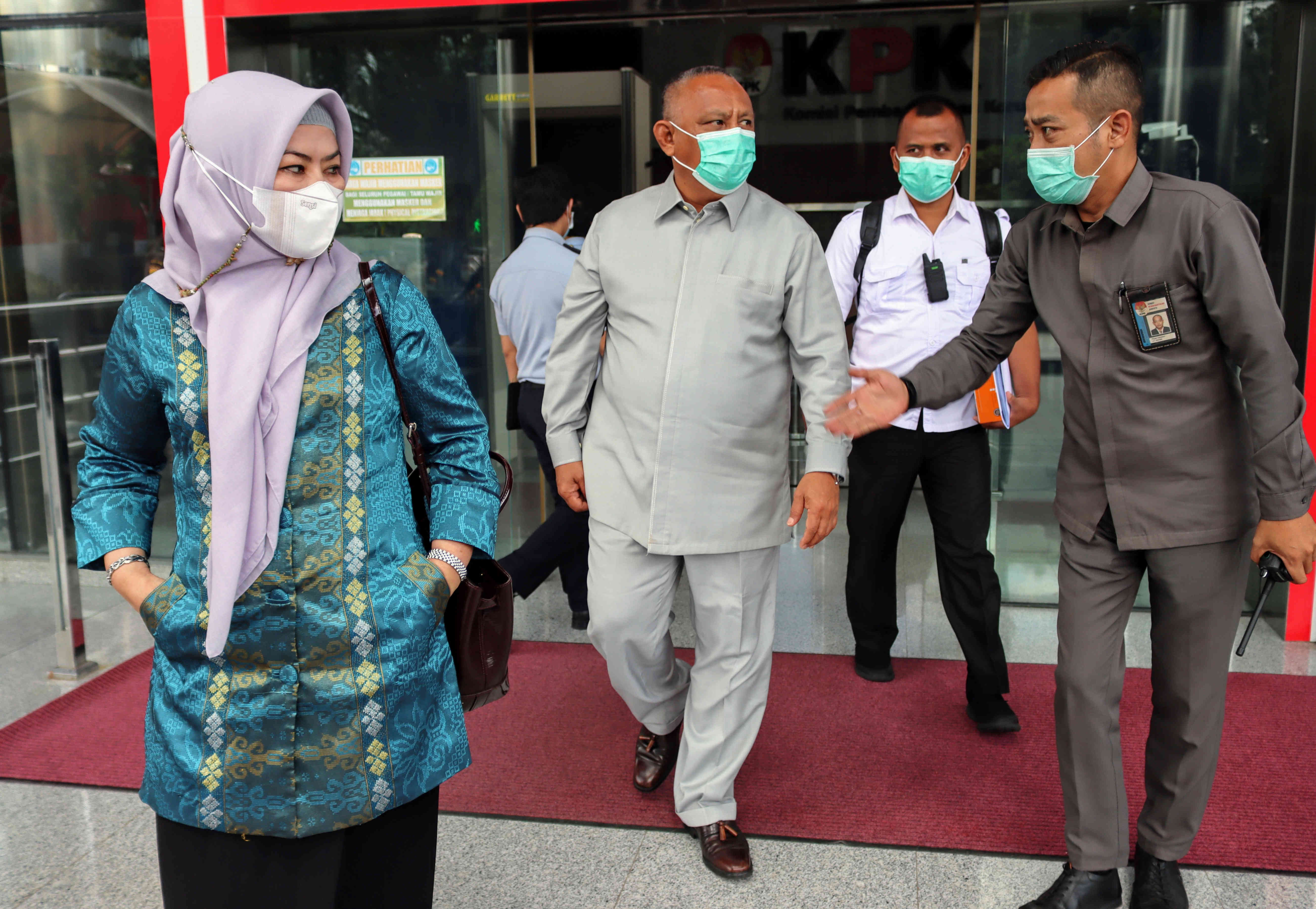 Gubernur Gorontalo Serahkan Laporan Kekayaan