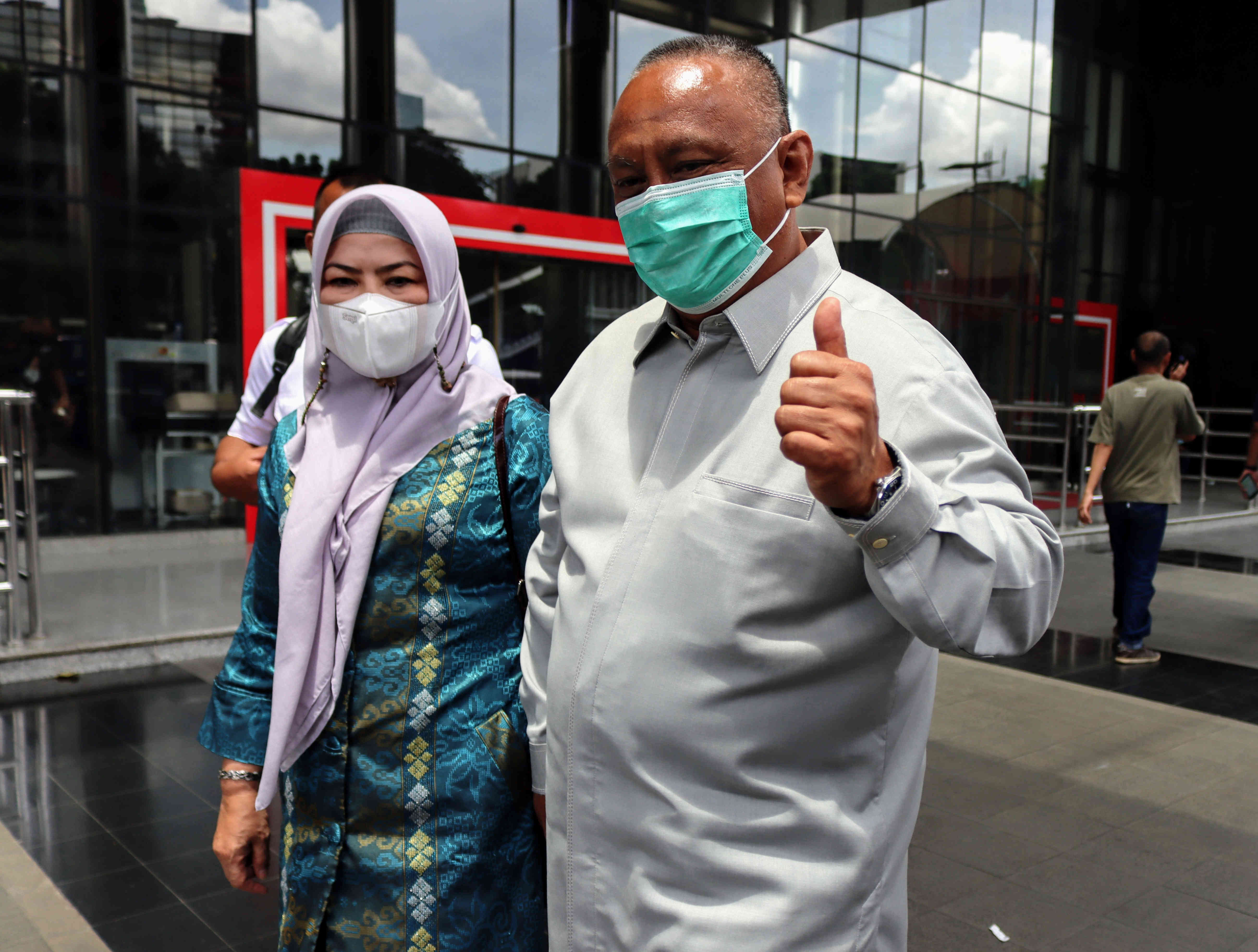 Gubernur Gorontalo Serahkan Laporan Kekayaan