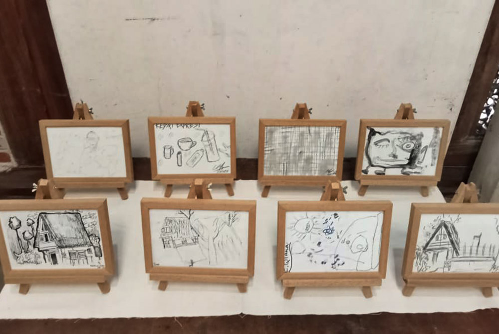 Pemeran Sketsa Jauh di Mata, Dekat di Garis