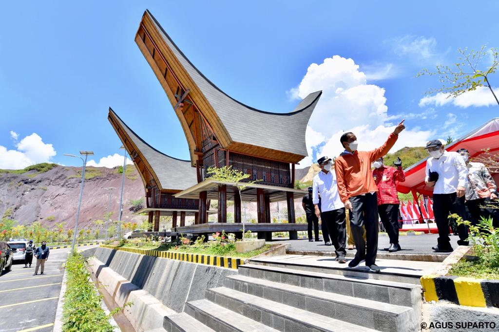 Presiden Joko Widodo Resmikan Bandara Toraja 