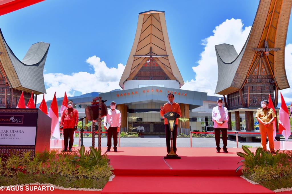 Presiden Joko Widodo Resmikan Bandara Toraja 