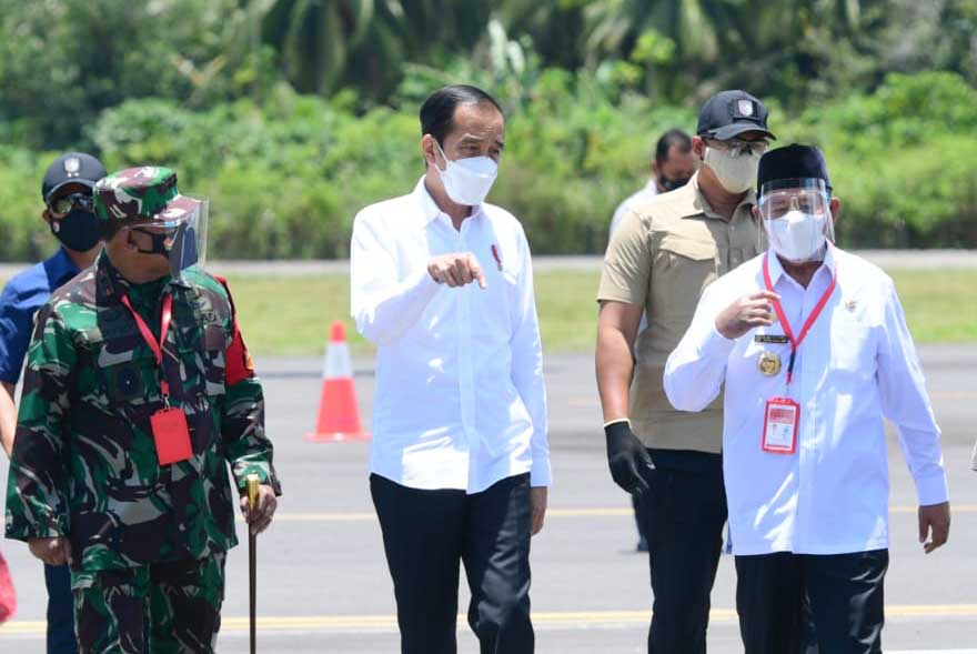 Jokowi Resmikan Terminal Bandara Kuabang di Halmahera Utara