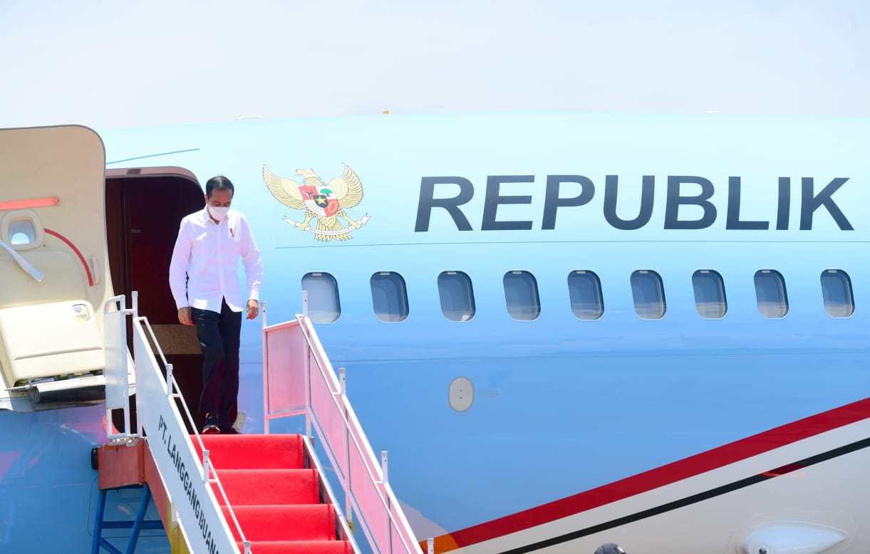 Jokowi Resmikan Terminal Bandara Kuabang di Halmahera Utara