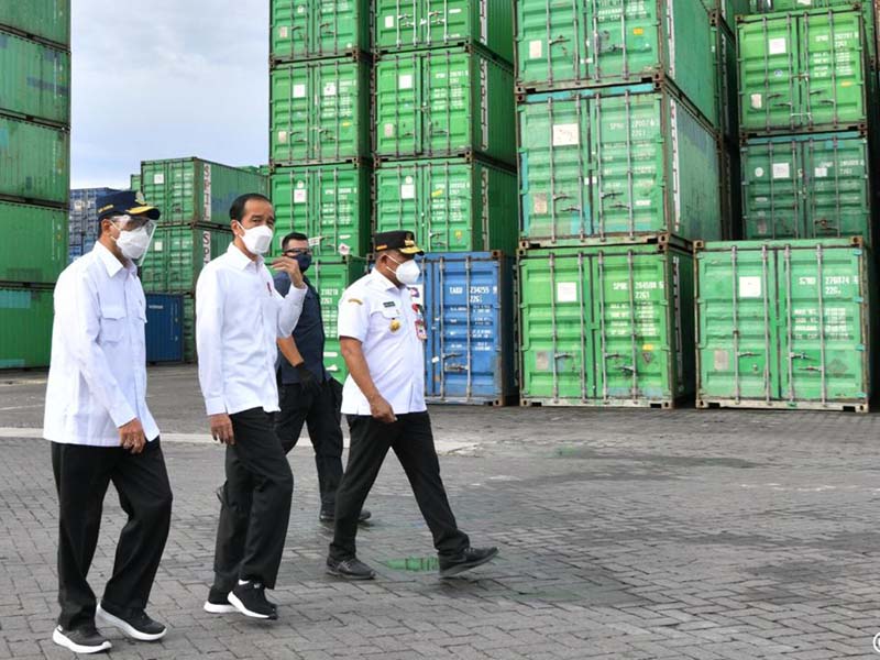 Jokowi Tinjau Vaksinasi Dan Pelabuhan Yos Sudarso Ambon