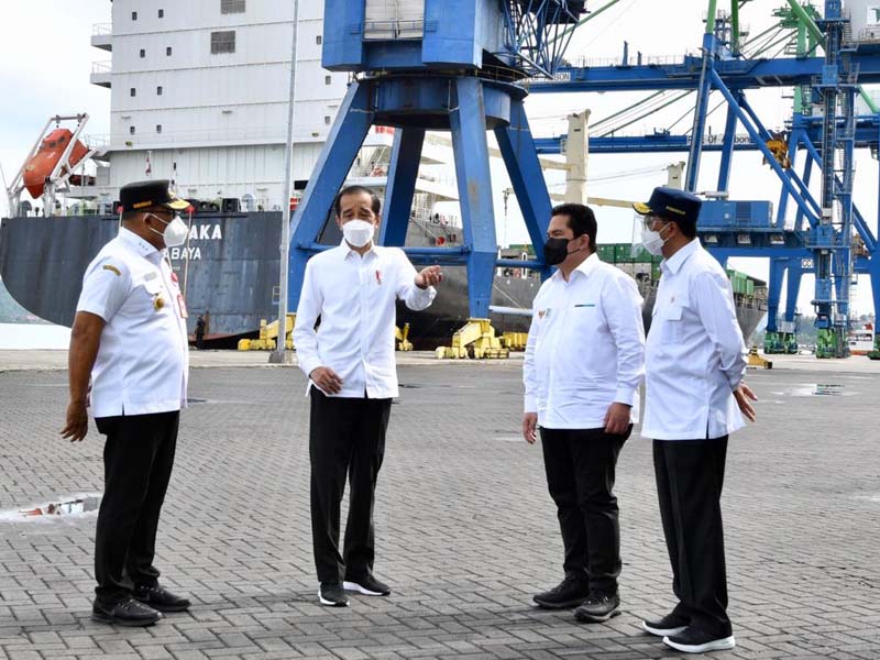 Jokowi Tinjau Vaksinasi Dan Pelabuhan Yos Sudarso Ambon