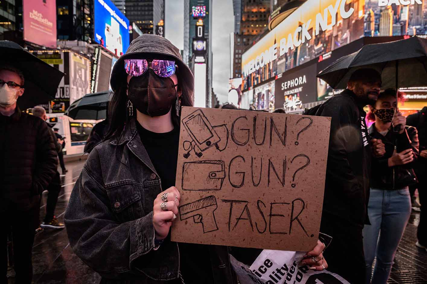 Aksi Unjuk Rasa Kekerasan Polisi Terhadap Warga di AS